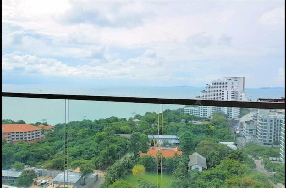 The Peak Towers Apartamento Pattaya Exterior foto